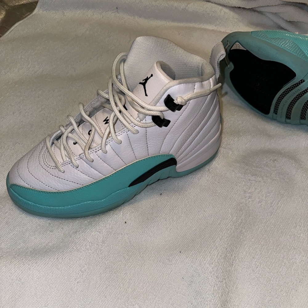 Jordan 12 
7Y 
Blue, black and white 
barley worn